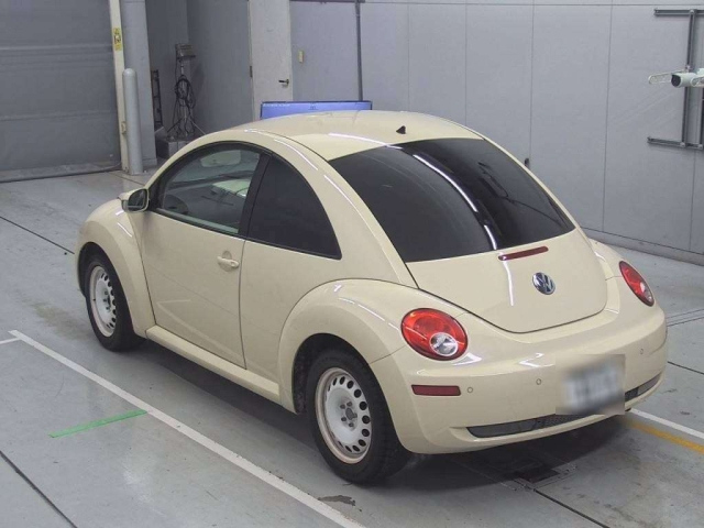 VOLKSWAGEN NEW BEETLE 2010