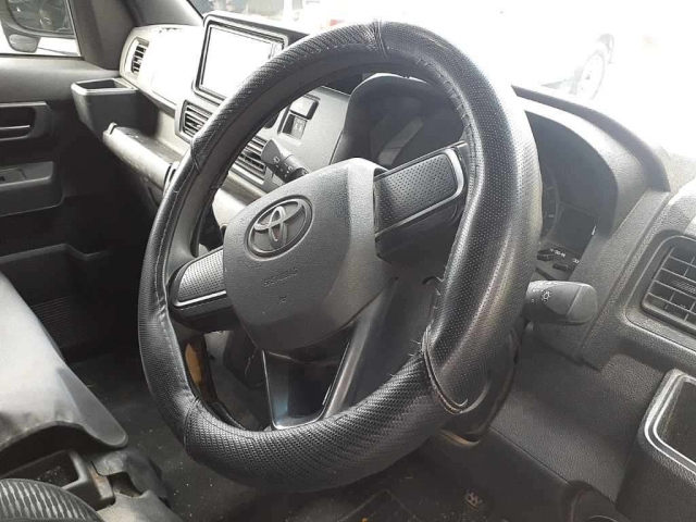 TOYOTA PIXIS VAN 2022