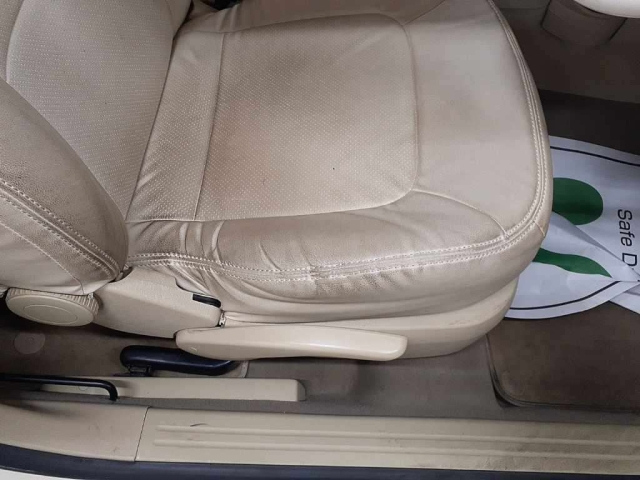 VOLKSWAGEN NEW BEETLE 2010