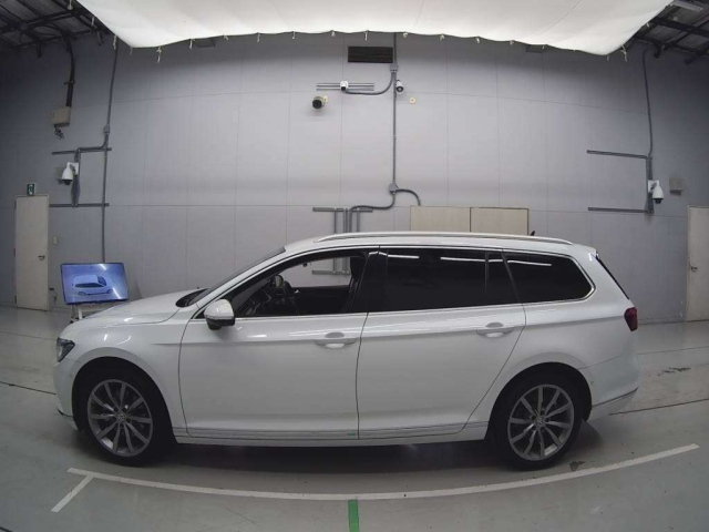 VOLKSWAGEN PASSAT VARIANT 2018