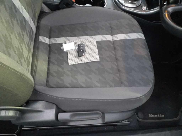 VOLKSWAGEN THE BEETLE 2017