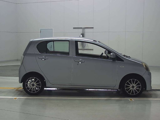 DAIHATSU MIRA E S 2014