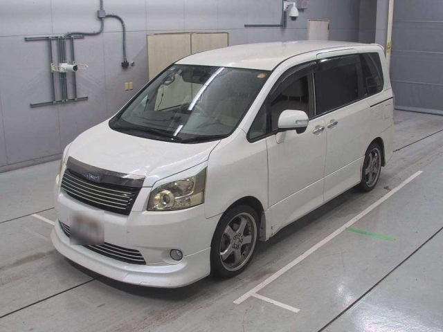 TOYOTA NOAH 2009