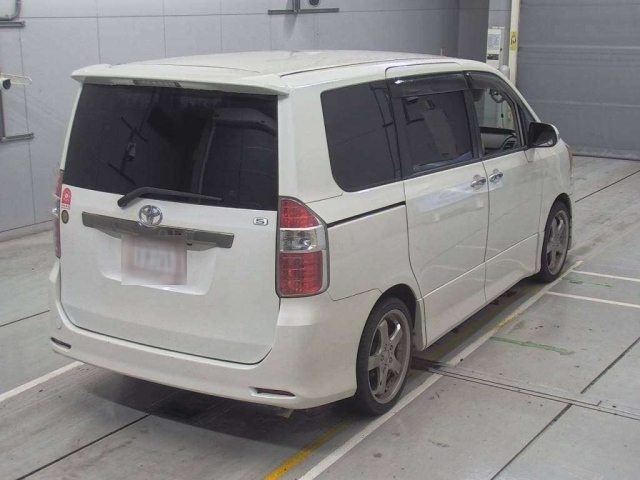 TOYOTA NOAH 2009