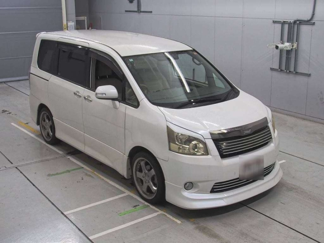 TOYOTA NOAH 2009