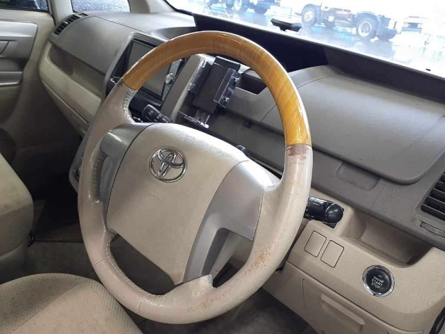 TOYOTA NOAH 2009