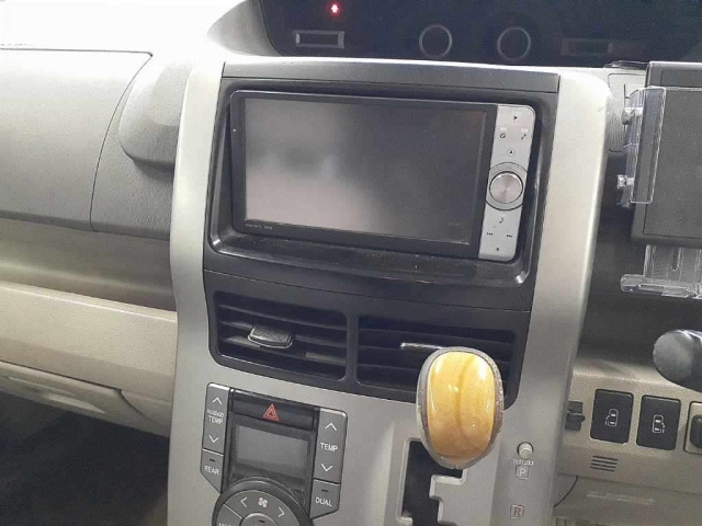 TOYOTA NOAH 2009