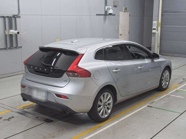 VOLVO V40 2014