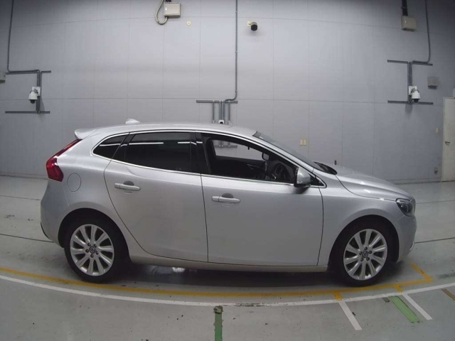 VOLVO V40 2014