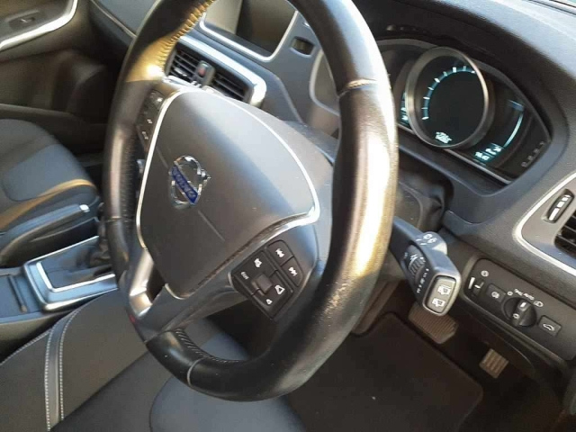 VOLVO V40 2014