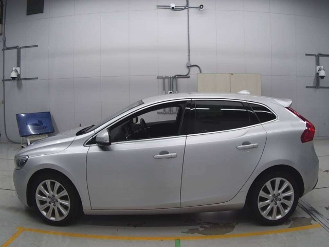 VOLVO V40 2014