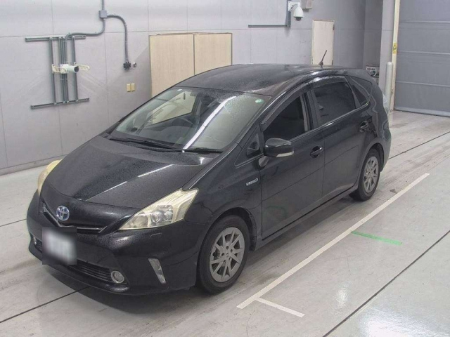 TOYOTA PRIUS ALPHA 2011