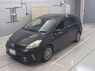 TOYOTA PRIUS ALPHA 2011