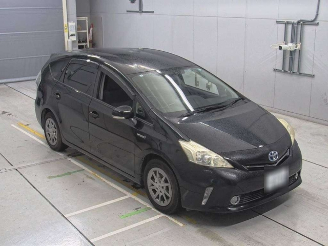 TOYOTA PRIUS ALPHA 2011