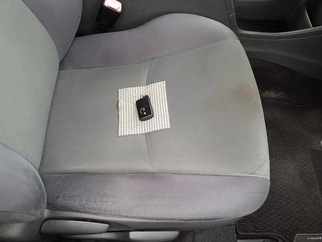 TOYOTA PRIUS ALPHA 2011
