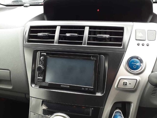 TOYOTA PRIUS ALPHA 2011