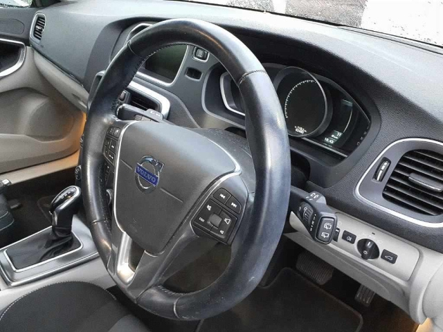 VOLVO V40 2013