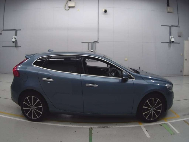 VOLVO V40 2013