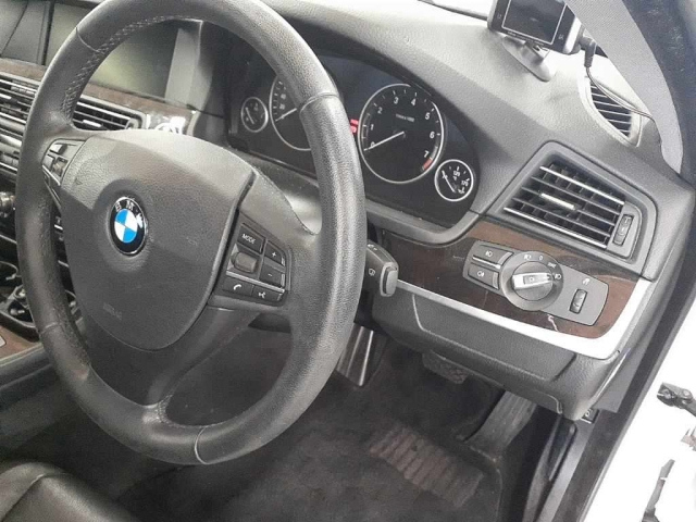 BMW 5 SERIES 2013