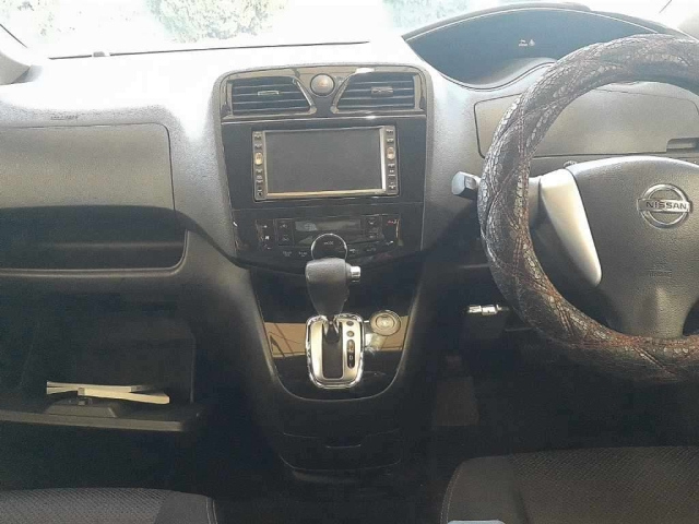 NISSAN SERENA 2011