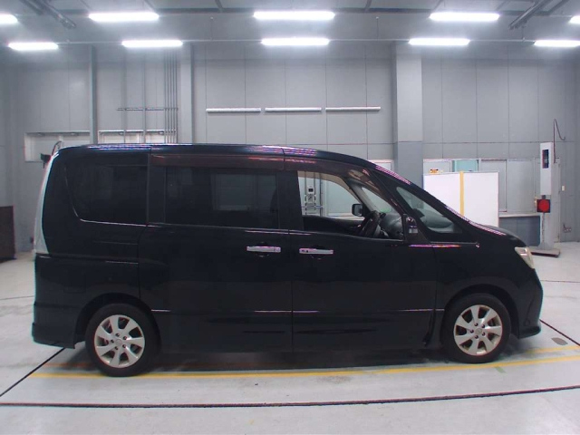 NISSAN SERENA 2011