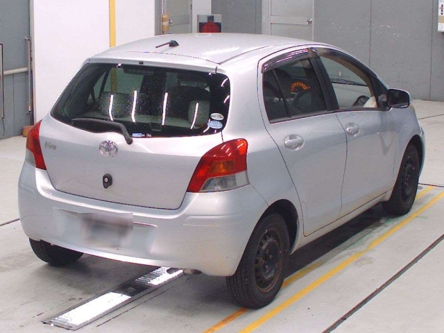 TOYOTA VITZ 2010