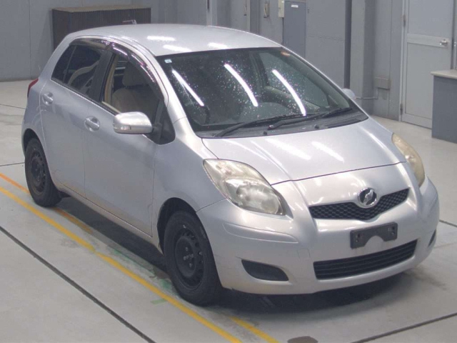 TOYOTA VITZ 2010
