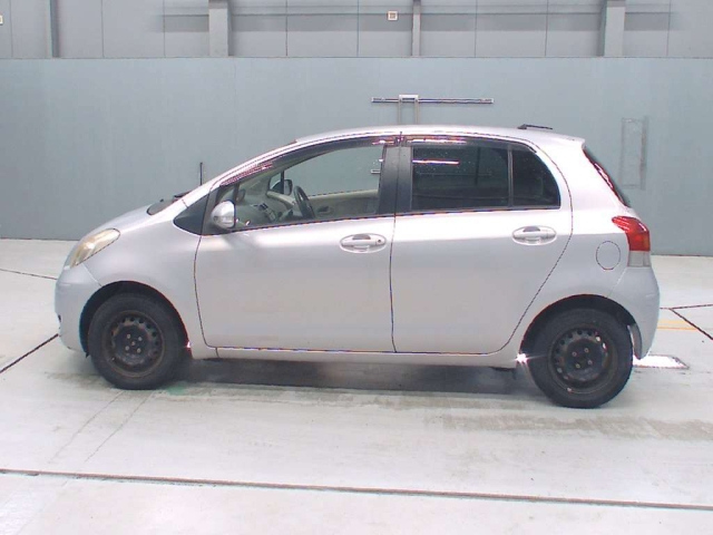 TOYOTA VITZ 2010