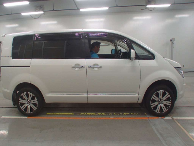 MITSUBISHI DELICA D5 2018