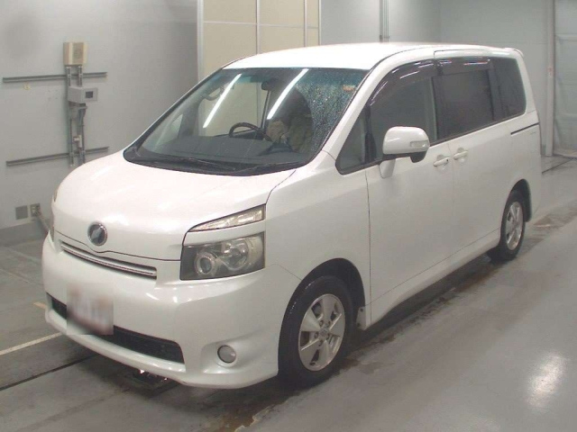 TOYOTA VOXY 2010