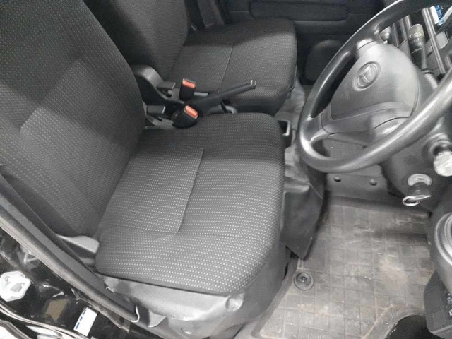 DAIHATSU HIJET VAN 2017