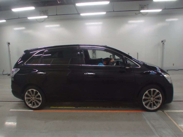 TOYOTA MARK X ZIO 2011