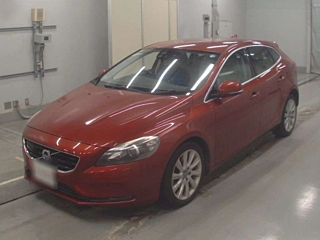 VOLVO V40 2015