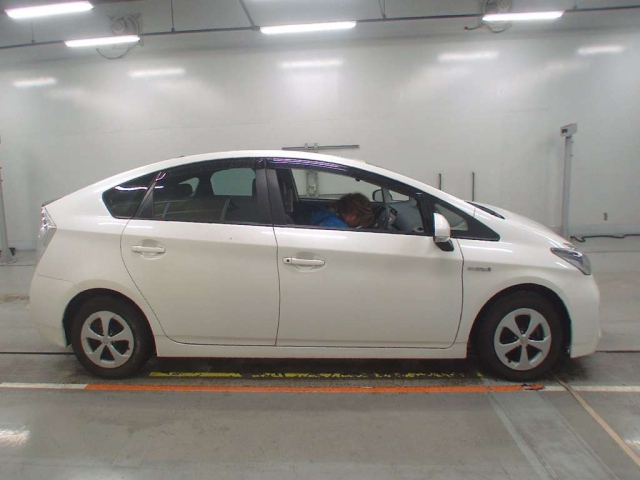 TOYOTA PRIUS 2013