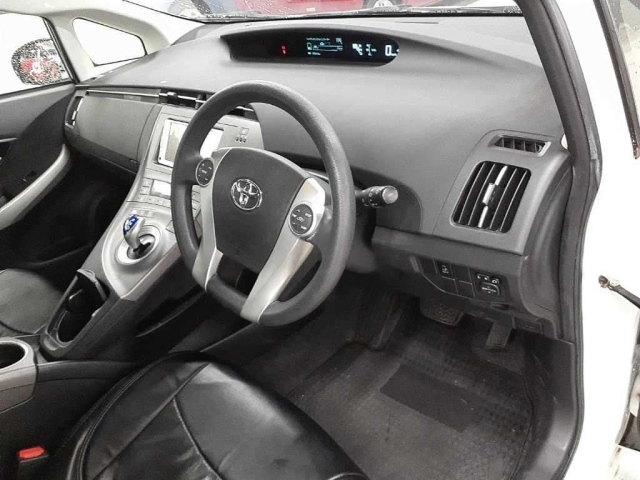 TOYOTA PRIUS 2013
