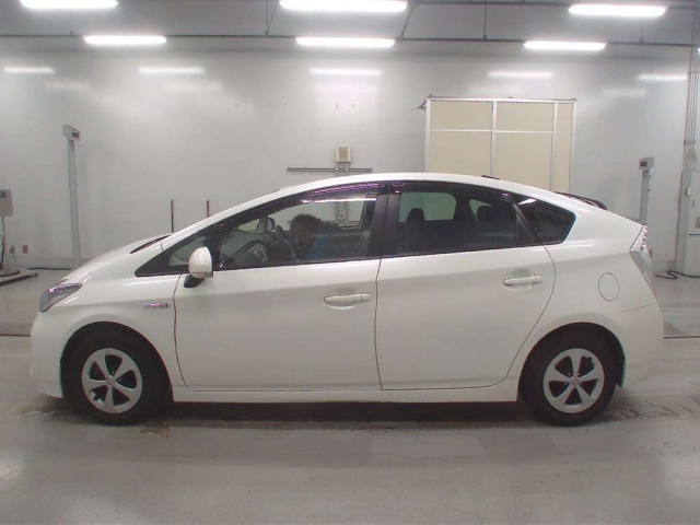 TOYOTA PRIUS 2013