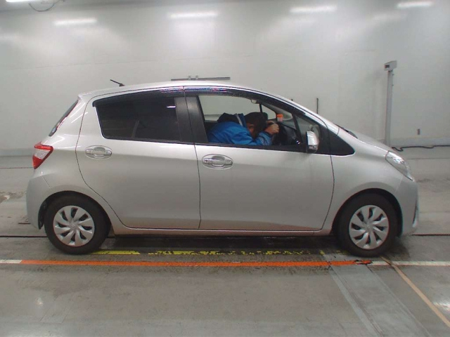 TOYOTA VITZ 2018