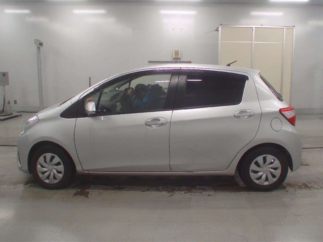 TOYOTA VITZ 2018