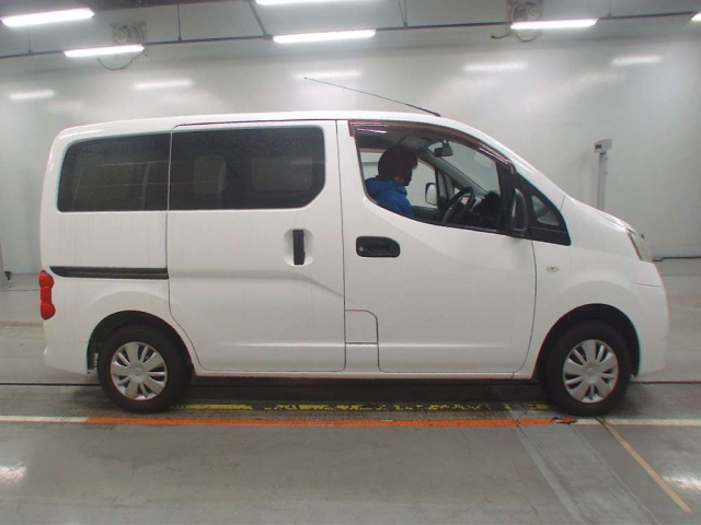 NISSAN NV200 2012