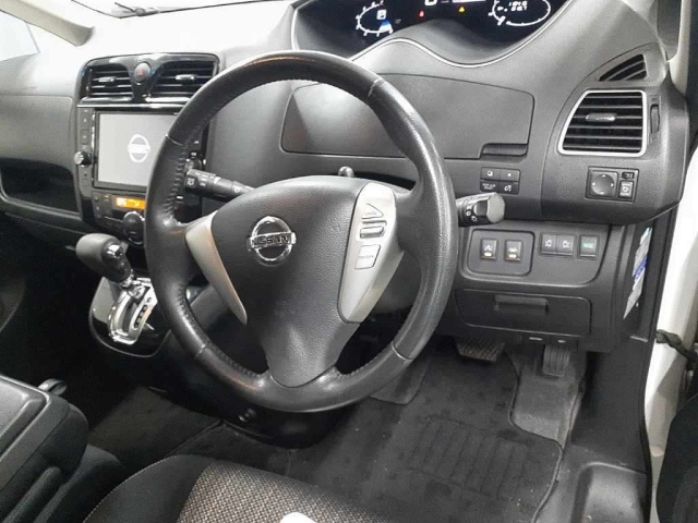 NISSAN SERENA 2015