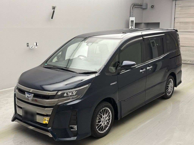 TOYOTA NOAH 2018