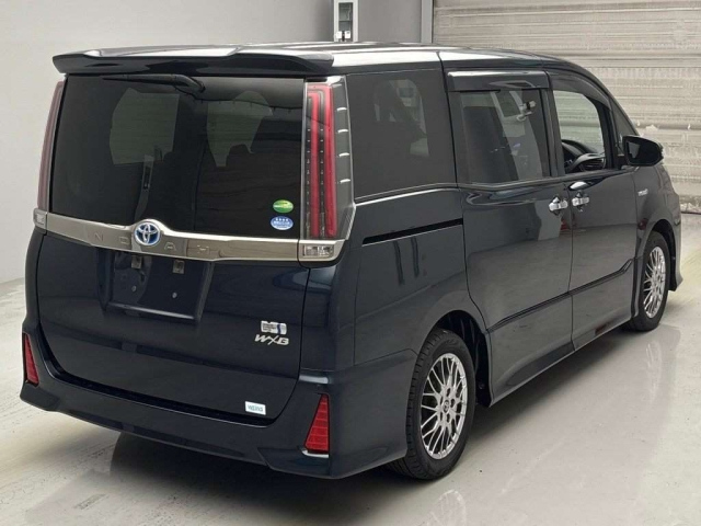 TOYOTA NOAH 2018