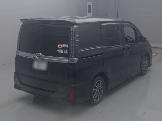 TOYOTA VOXY 2014