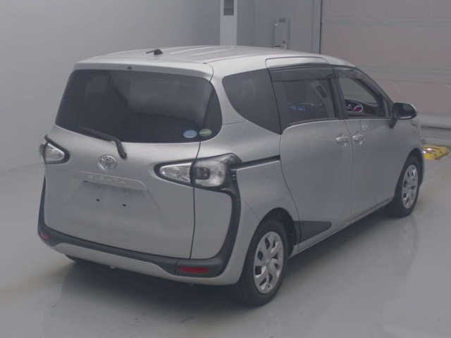 TOYOTA SIENTA 2016