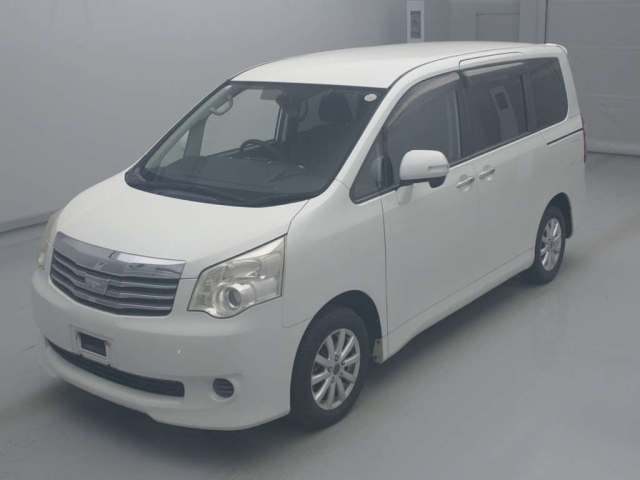 TOYOTA NOAH 2011