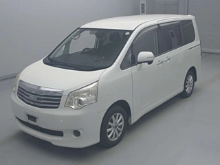 TOYOTA NOAH 2011