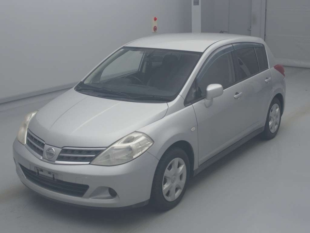 NISSAN TIIDA 2010