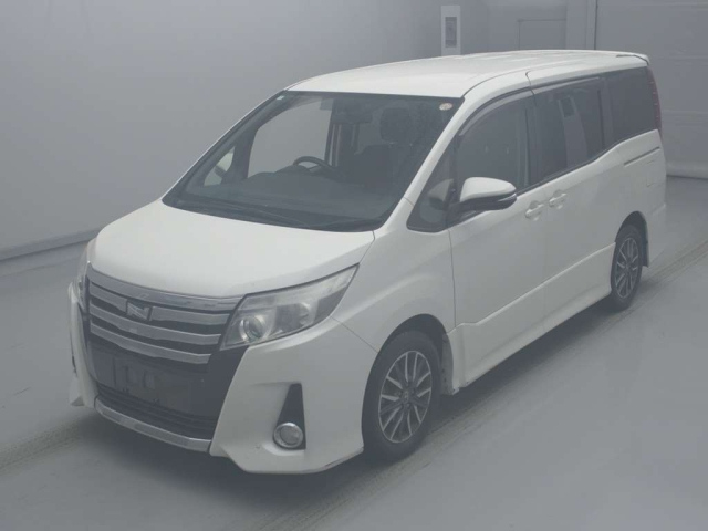 TOYOTA NOAH 2014
