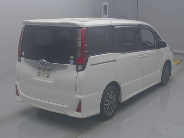 TOYOTA NOAH 2014