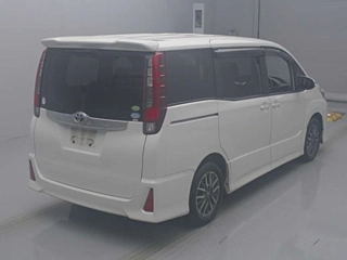 TOYOTA NOAH 2014